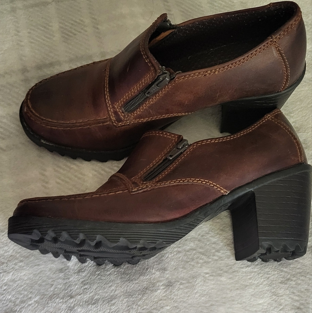 Eastland Eclipse Brown Leather Loafers Women's Size 6.5 With 2-in Heel